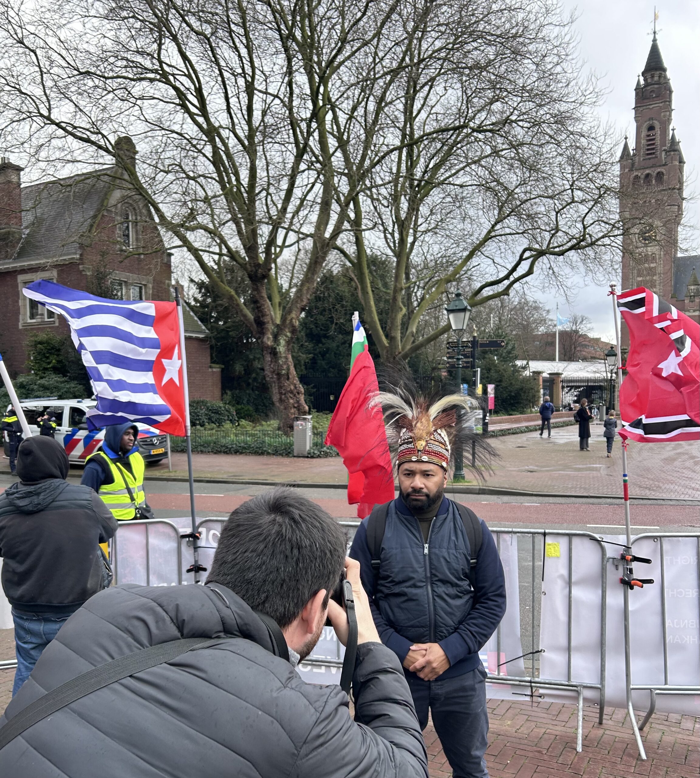 Raki Ap Raki Ap voor het Vredespaleis 23 februari 2024.